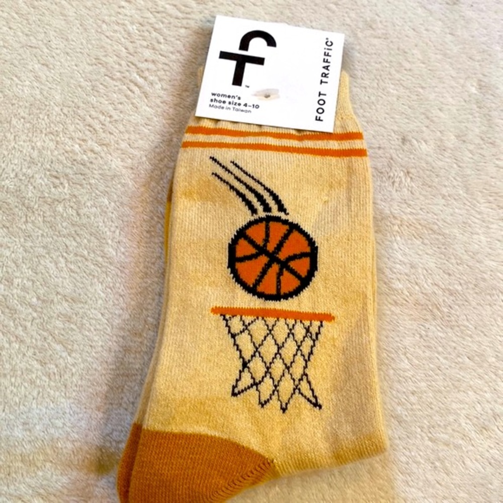 NWT Foot Traffic beige tan cotton blend basketball motif socks Women’s S